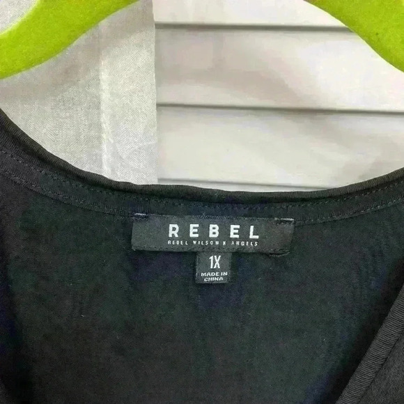 Rebel Wilson EUC 1X black blouse U - Picture 3 of 5